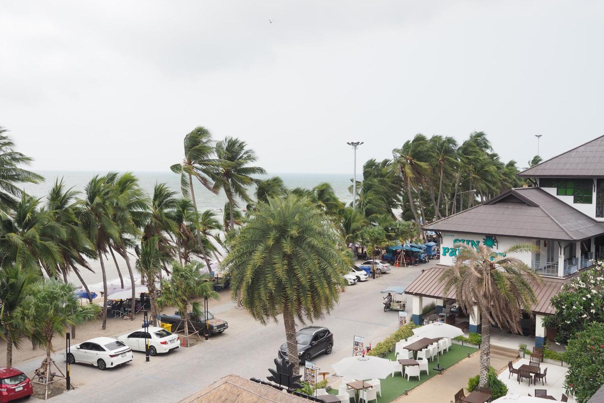 The Beach Bangsaen By Thanthita Next To Wonnapa Beach Free Disney Plus Екстериор снимка