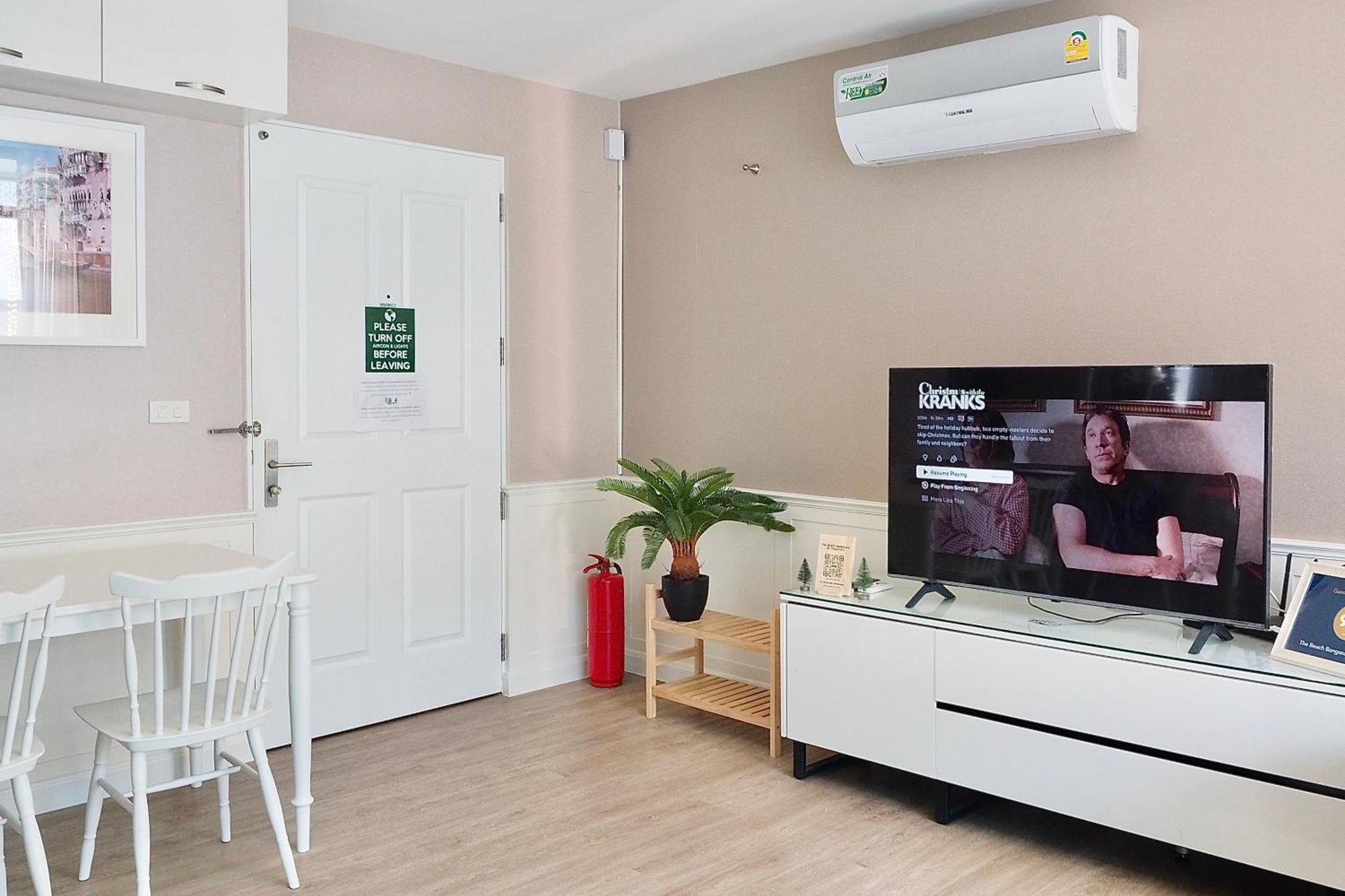 The Beach Bangsaen By Thanthita Next To Wonnapa Beach Free Disney Plus Екстериор снимка