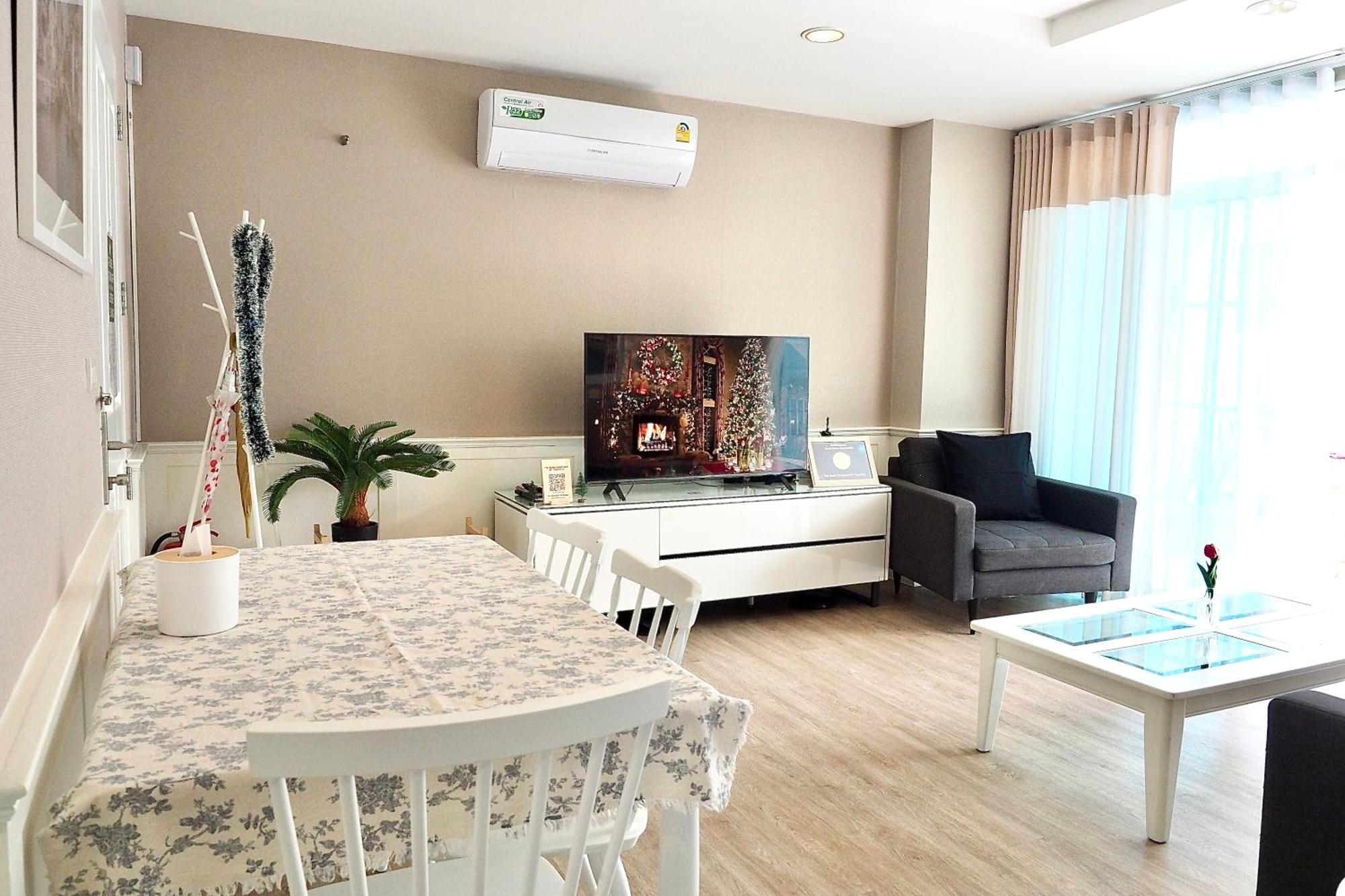 The Beach Bangsaen By Thanthita Next To Wonnapa Beach Free Disney Plus Екстериор снимка
