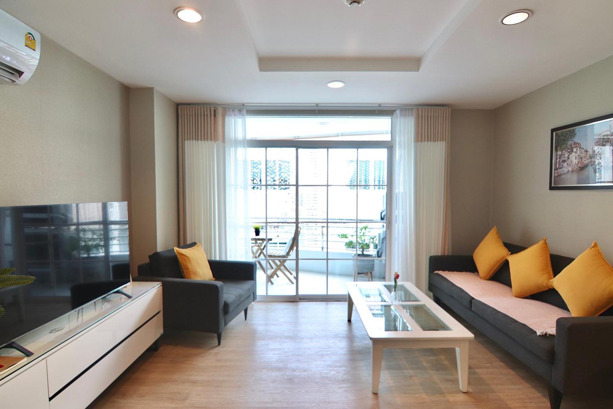 The Beach Bangsaen By Thanthita Next To Wonnapa Beach Free Disney Plus Екстериор снимка