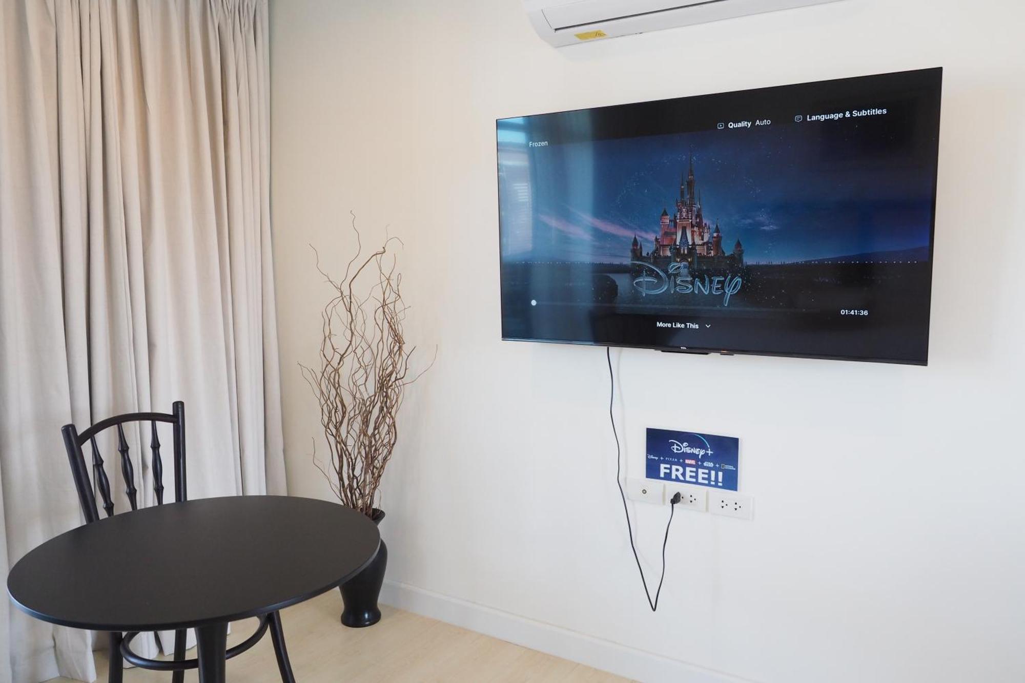 The Beach Bangsaen By Thanthita Next To Wonnapa Beach Free Disney Plus Екстериор снимка
