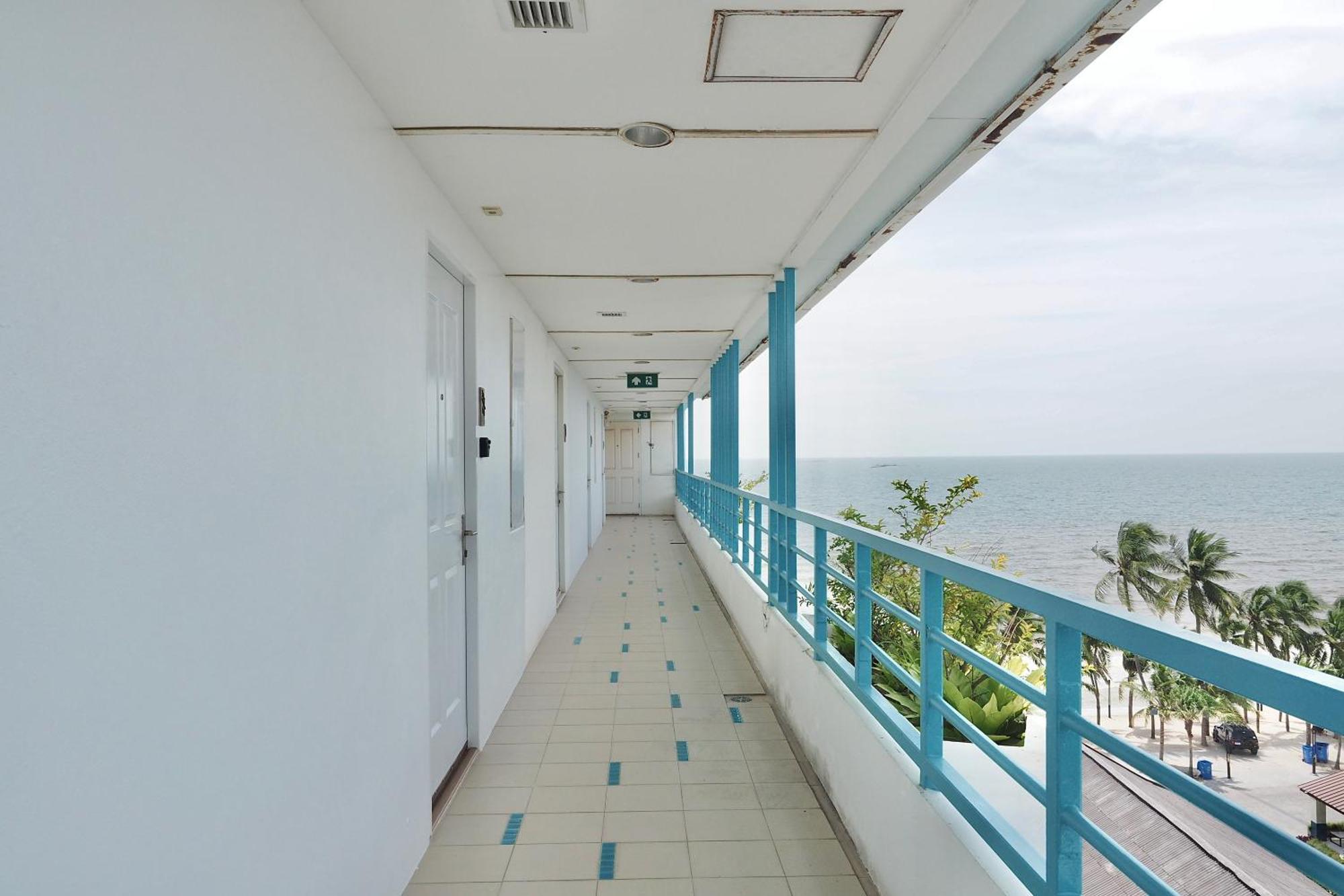 The Beach Bangsaen By Thanthita Next To Wonnapa Beach Free Disney Plus Екстериор снимка
