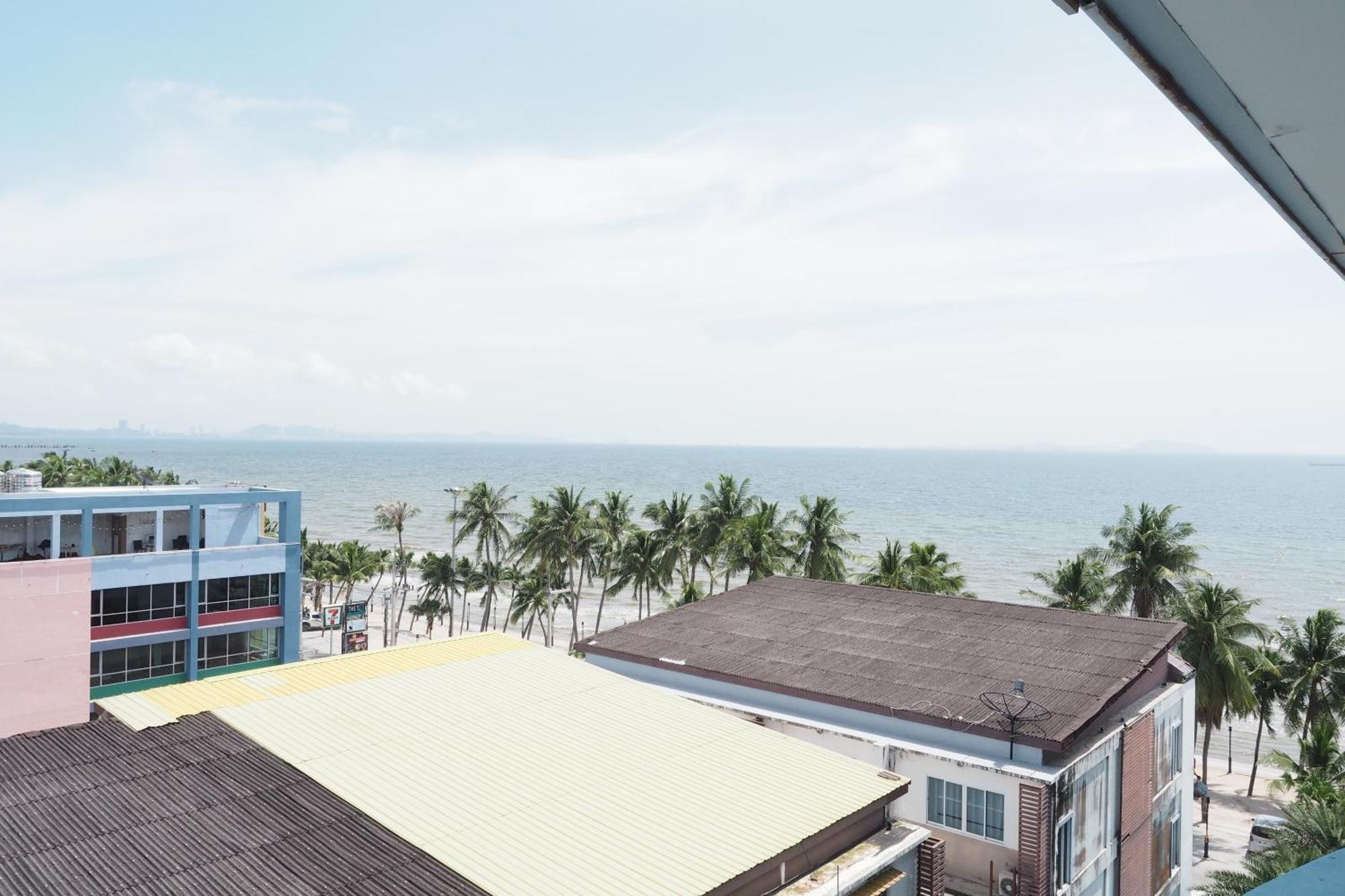 The Beach Bangsaen By Thanthita Next To Wonnapa Beach Free Disney Plus Екстериор снимка