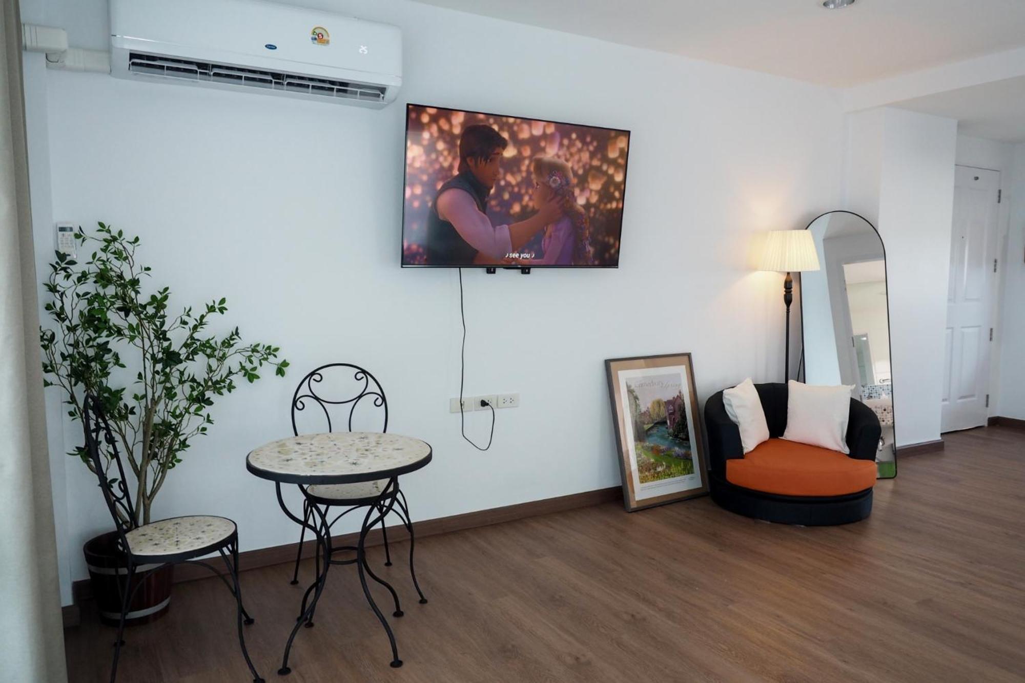 The Beach Bangsaen By Thanthita Next To Wonnapa Beach Free Disney Plus Екстериор снимка