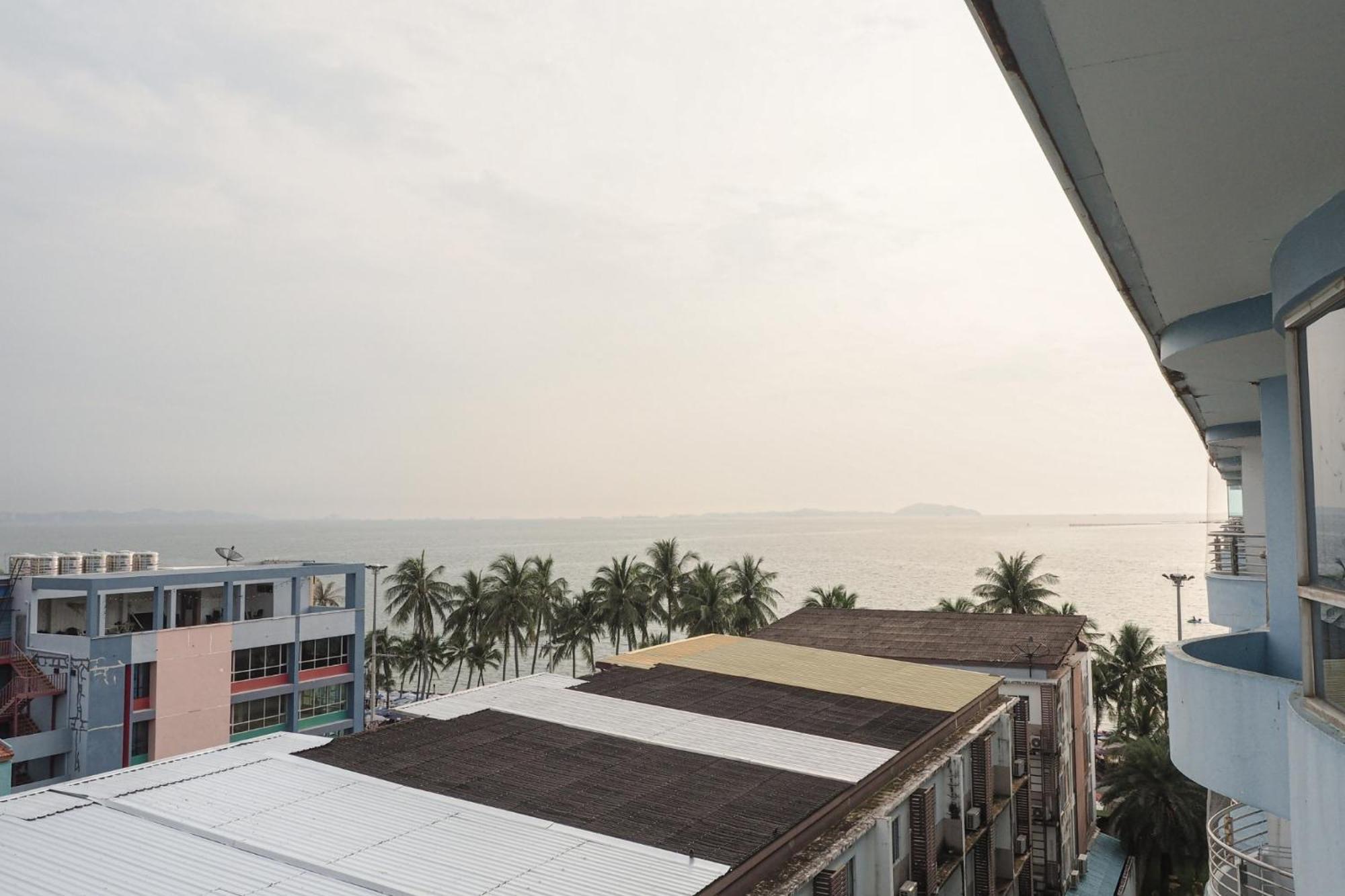 The Beach Bangsaen By Thanthita Next To Wonnapa Beach Free Disney Plus Екстериор снимка