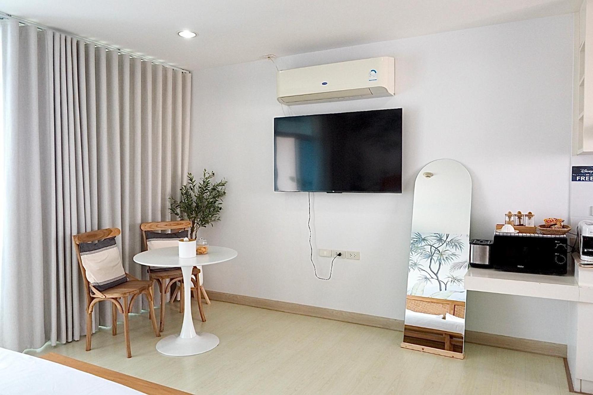 The Beach Bangsaen By Thanthita Next To Wonnapa Beach Free Disney Plus Екстериор снимка